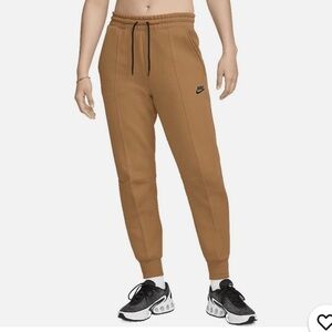 Nike Tan Jogger Sweatpants Soft Fleece Elastic Waistband